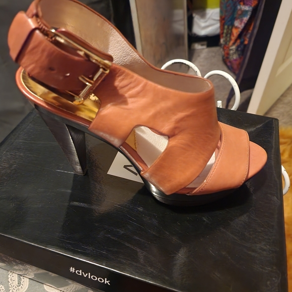 Shoes - Picture 3 of 8